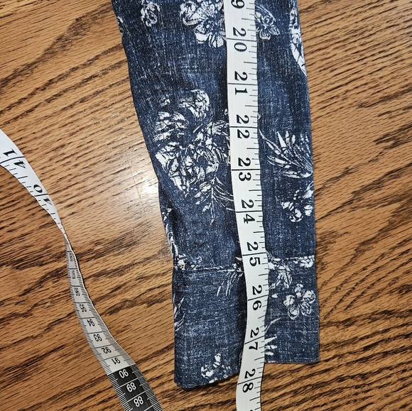 Hollister large button down long sleeve shirt. - Picture 10 of 10